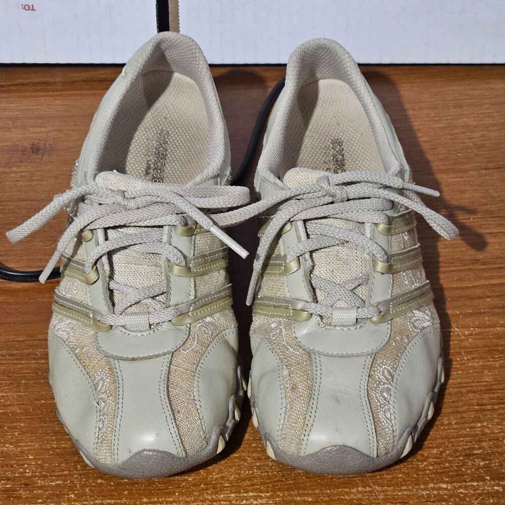 Sketchers Tan Lace Up Tennis Shoes, Size 6, Embroidered Design, Good Condition